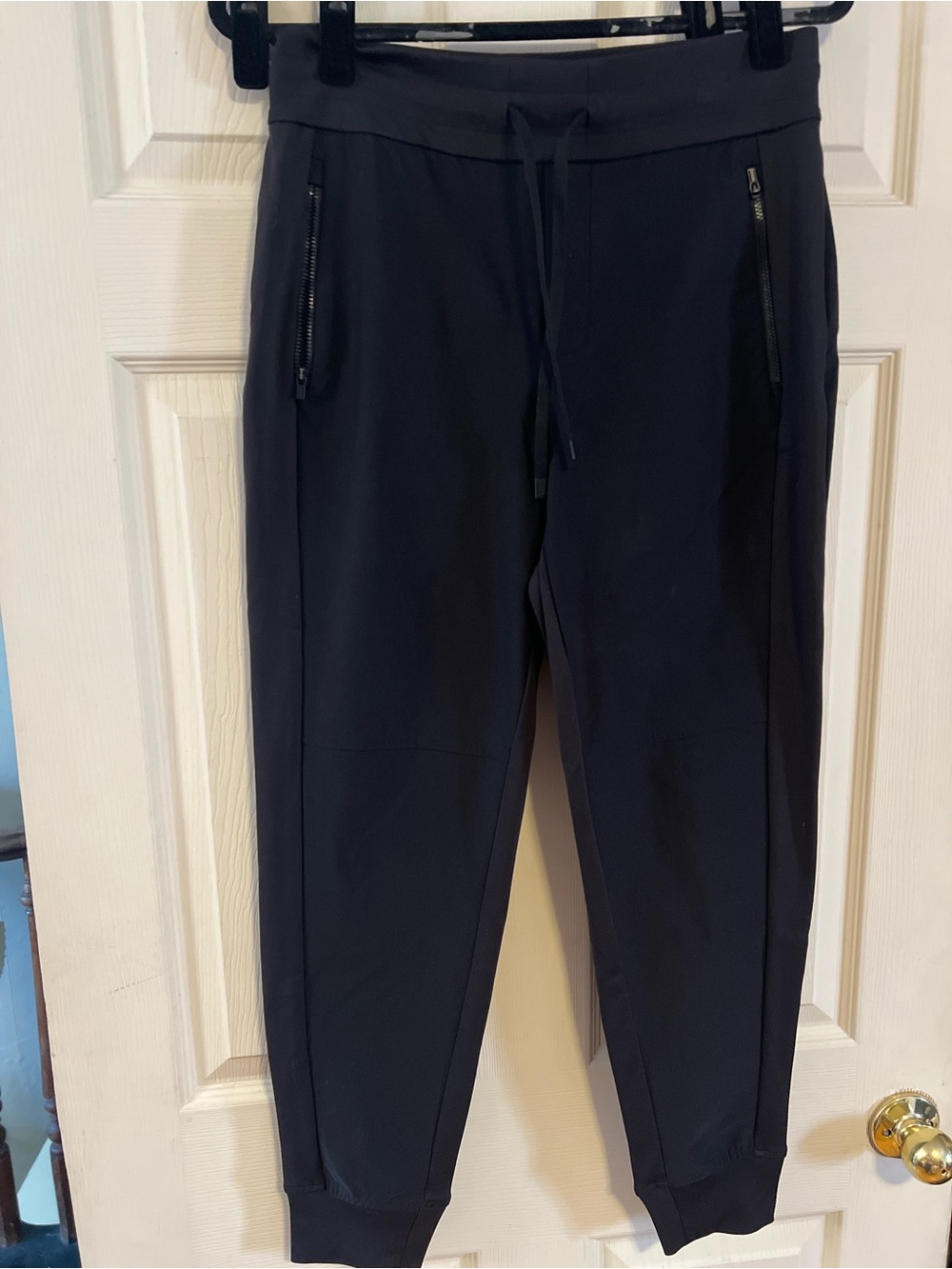 #145 Athleta Black Travel Jogger Pants Zip Pocket Performance Size 6 - Picture 1 of 4